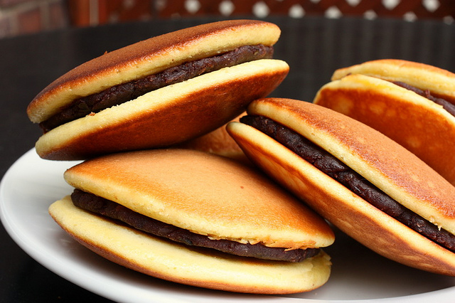 Hướng dẫn làm bánh Dorayaki – Bánh rán Đôrêmon