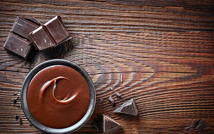 Được làm từ cacao, chocolate là nguyên liệu cho rất nhiều loại bánh kẹo và là món ăn rất được yêu thích bởi hương vị ngọt ngào thơm ngon
