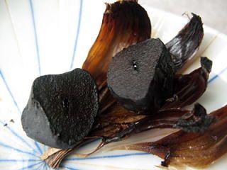 Bài viết này giới thiệu đến các bạn cách làm tỏi đen thủ công ở nhà bằng nồi cơm điện trong series giới thiệu về công nghệ sản xuất tỏi đen. 