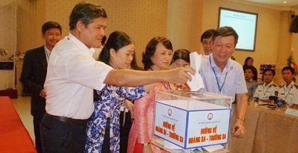 Cộng đồng doanh nghiệp quận Hải Châu quyên góp ủng hộ các lực lượng bảo vệ chủ quyền biển đảo của Tổ quốc.