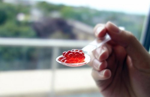 Spherification là kỹ thuật chuyển thực phẩm dạng lỏng thành khối cầu dạng keo giống như trứng cá hay các hạt thạch dạng tròn. Máy in 3D nay