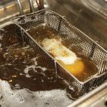 Loc-can-dau-sau-chien-hay-loc-bang-chat-hap-phu-co-loi-hon-1