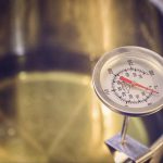 Loc-can-dau-sau-chien-hay-loc-bang-chat-hap-phu-co-loi-hon