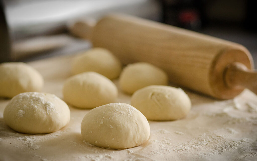 Ai đã từng làm bánh, chắc hẳn đã nghe nhắc đến gluten - một thành phần có trong bột mì, và cũng là một trong những yếu tố để phân biệt công