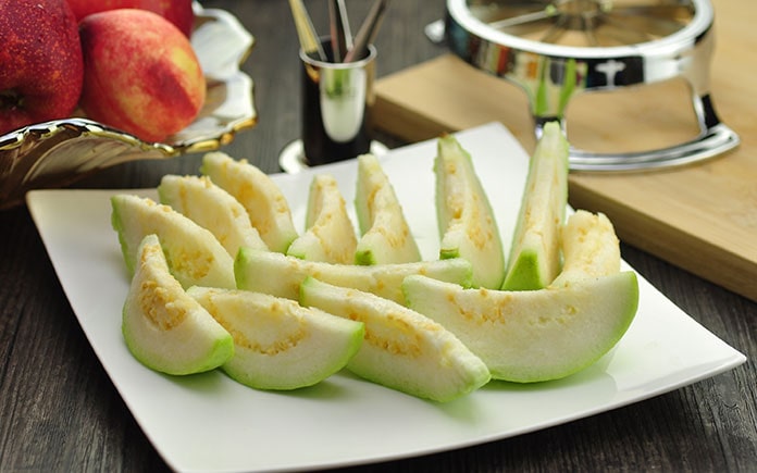 Ổi là loại trái cây quen thuộc với người dân Việt Nam ta, xuất hiện nhiều trong trong văn học, quen thuộc trong ẩm thực và mang nhiều dinh
