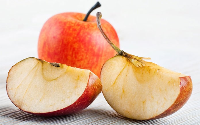 Đó là một sự thật mà nhiều người thấy, tuy nhiên lý do những miếng táo sẽ nhanh chóng hóa màu nâu sau khi cắt thì có thể bạn chưa biết.