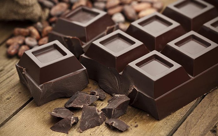 Hương vị ngọt ngào của chocolate là một trong số những hương vị được nhiều người yêu thích nhất trên thế giới. Vậy bên trong chocolate có gì..