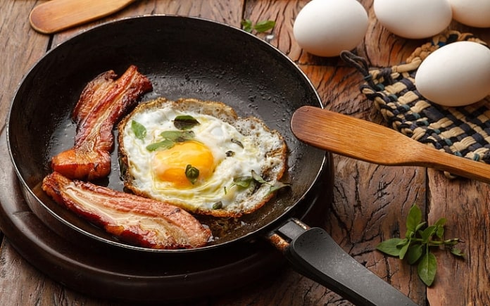 Bữa ăn sáng lành mạnh sẽ giúp cơ thể nạp năng lượng sau khi thức giấc. Vì vậy cần lựa chọn những món ăn có hàm lượng dinh dưỡng cao