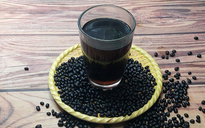Việc uống nước đậu đen rang sẽ mang lại nhiều lợi ích cho sức khỏe. Hãy cùng Foodnk tìm hiểu công dụng của việc uống nước đậu đen rang nhé!