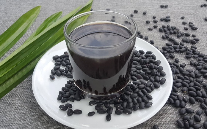 Việc uống nước đậu đen rang sẽ mang lại nhiều lợi ích cho sức khỏe. Hãy cùng Foodnk tìm hiểu công dụng của việc uống nước đậu đen rang nhé!