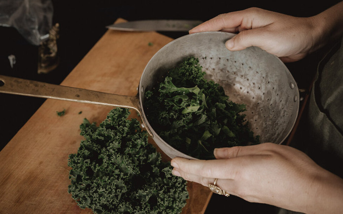 Rau cải xoăn Kale là một trong những loại thực phẩm lành mạnh. Loại rau này mang lại giá trị dinh dưỡng cao và tốt cho sức khỏe con người.