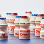 tim-hieu-ve-quy-trinh-san-xuat-sua-chua-uong-len-men-yakult-1