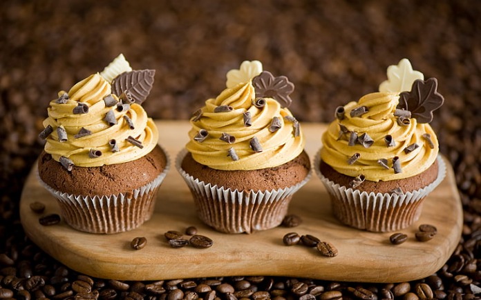 Cupcake và Muffin là bánh ngọt rất được ưa thích. Nhìn vẻ ngoài, rất khó phân biệt bánh Cupcake và Muffin. Vì vậy nhiều người nhầm lẫn...