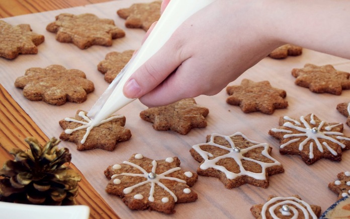 Sẽ thiếu sót nếu đêm tiệc giáng sinh không có bánh quy gừng. Vì vậy, Foodnk sẽ mách bạn làm bánh quy gừng này