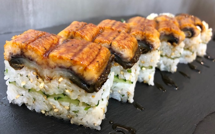 Sushi được lựa chọn là món ăn tiêu biểu cho ẩm thực xứ hoa anh đào. Bởi lẽ, ăn Sushi sẽ mang lại nhiều lợi ích cho sức khoẻ...