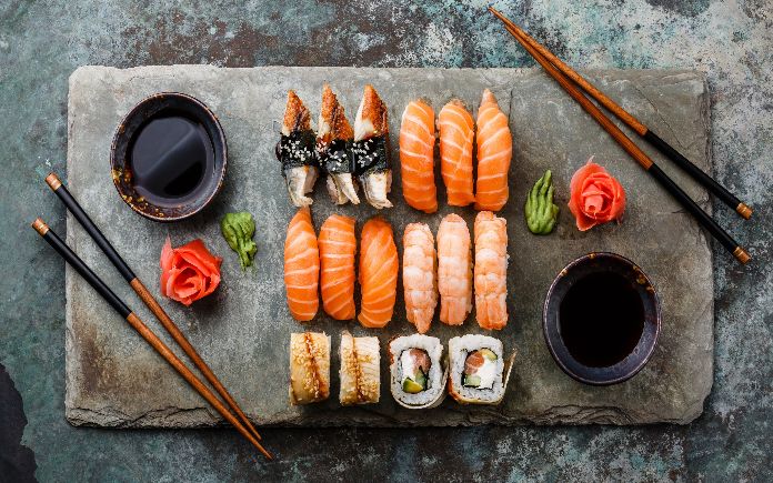 Sushi được lựa chọn là món ăn tiêu biểu cho ẩm thực xứ hoa anh đào. Bởi lẽ, ăn Sushi sẽ mang lại nhiều lợi ích cho sức khoẻ...