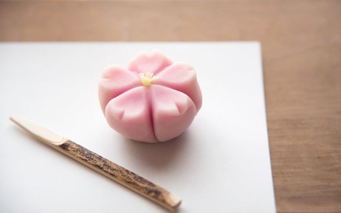 Vào các mùa trong năm ở Nhật Bản Wagashi sẽ có màu sắc khác nhau. Bạn hãy cùng Foodnk tìm hiểu về ẩm thực Wagashi qua các mùa...