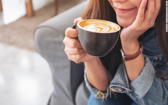 Uống cà phê khi đói được cho rằng có thể gây hại cho sức khỏe cơ thể. Tuy nhiên, nó cũng mang lại nhiều lợi ích nếu chúng ta tiêu thụ đúng