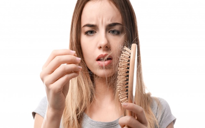 Cơ thể thiếu vitamin sẽ khiến các chức năng bên trong cơ thể bị rối loạn, như khi cơ thể thiếu hụt biotin sẽ có xu hướng rụng tóc.
