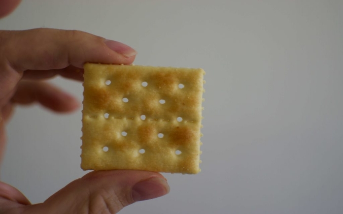 Những chiếc bánh quy đều xuất hiện nhiều lỗ nhỏ li ti trên bề mặt. Vậy nguyên nhân nào làm xuất hiện những lỗ nhỏ trên mặt bánh quy...