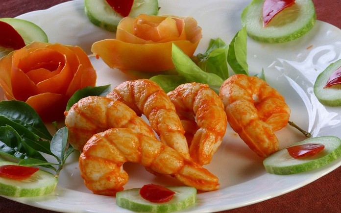 Surimi có cấu trúc đàn hồi, dai hơn so với thịt cá thông thường là nhờ vào quá trình tạo gel của protein trong thịt cá.