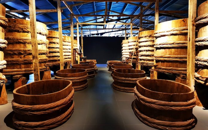 Làng nghề sản xuất sản phẩm nước mắm truyền thống tại Việt Nam đã luôn được gìn giữ và phát triển cho tới nay.
