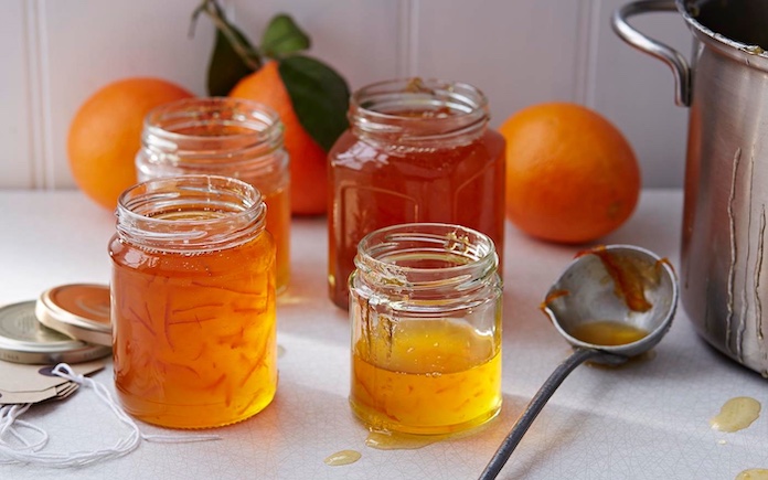 Marmalade là sản phẩm mứt có bổ sung thêm vỏ quả nên được gọi là mứt miếng đông. Mứt thường được dùng phết lên bánh mì để ăn sáng.