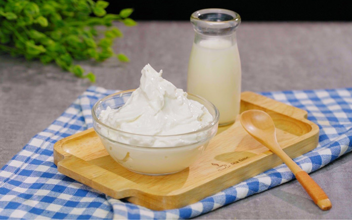 Nếu bạn đang xây dựng chế độ ăn tốt cho sức khỏe hoặc có nhu cầu giảm cân thì bí quyết khoẻ đẹp từ sữa chua Hy Lạp bạn không nên bỏ qua nhé!