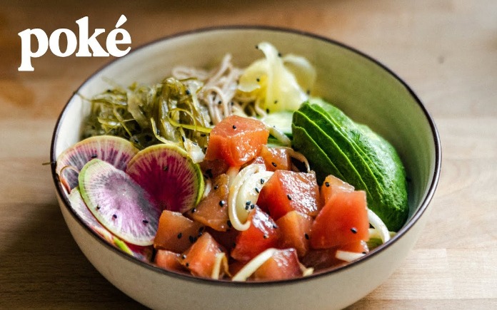 Salad là món ăn có nguyên liệu đơn giản nhưng chứa nhiều dưỡng chất. Trong số đó, món salad poke hiện đang được nhiều người tìm đến...