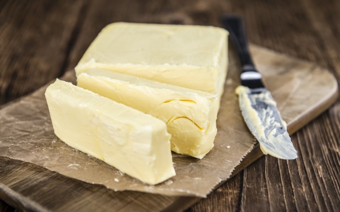 Bơ thực vật là loại thực phẩm quen thuộc làm nên nhiều món ăn. Tất nhiên việc sản xuất bơ thực vật quy mô nhà máy rất phức tạp...