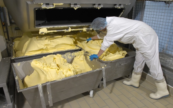 Bạn đã được tìm hiểu về nguyên liệu sản xuất bơ. Trong phần này, Foodnk sẽ cùng bạn tìm hiểu quy trình sản xuất bơ...