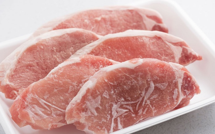 Thịt heo đông lạnh được sử dụng phổ biến hơn các loại thịt khác. Foodnk sẽ cùng bạn tìm hiểu quy trình sản xuất thịt heo đông lạnh...