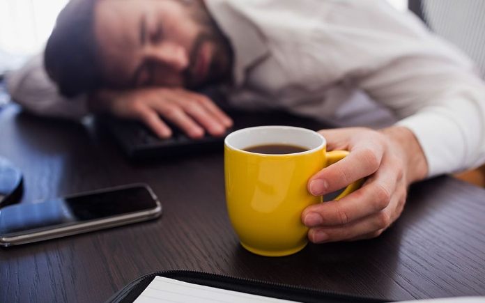 Nhiều người thấy tinh thần uể oải và hơn hết là rất buồn ngủ khi dùng cà phê. Vậy, nguyên nhân nào đã khiến bạn buồn ngủ khi uống cà phê...