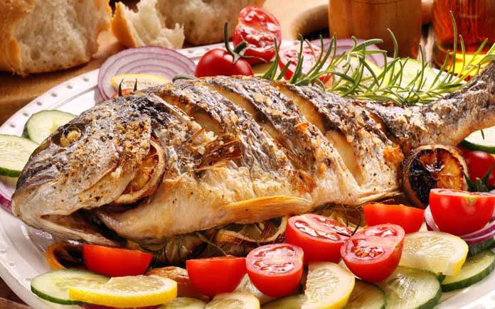 Từ xưa đến nay, đa số mọi người đều cho rằng ăn cá mang lại giá trị dinh dưỡng cao hơn ăn thịt. Điều này có thực sự đúng?