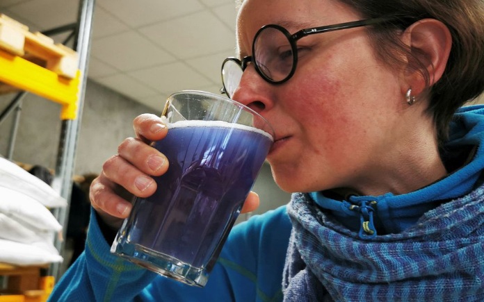Bia có màu xanh đã được phát triển trên thị trường. Tuy nhiên, loại bia từ sắc tố tự nhiên này chưa được đến gần với người tiêu dùng...