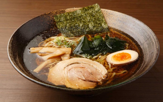 Sợi mì Ramen dẻo dai dùng kèm với nước súp đã làm cho món ăn này thêm hấp dẫn. Vì thế, mì Ramen Nhật Bản đã góp phần làm cho nền ẩm thực...