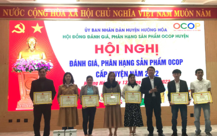 Từng là một sản phẩm đặc sản nhưng lâm vào cảnh "được mùa mất giá", "được giá mất mùa", chuối sấy Quảng Trị đã được nâng cao giá trị.