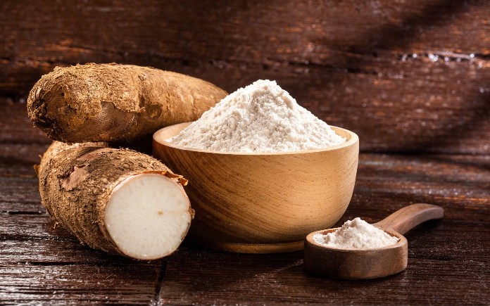 Tinh bột khoai mì được sử dụng rộng rãi trong ngành thực phẩm. Vậy quy trình sản xuất tinh bột khoai mì từ củ tươi diễn ra như thế nào...