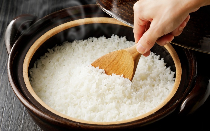 Việc nấu cơm rất dễ dàng, khi nấu hạt gạo sẽ nở ra, mềm và thơm. Vậy, vo gạo đúng cách như thế nào để giữ được chất dinh dưỡng vốn có...