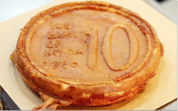 Bánh đồng xu phô mai là món ăn đường phố mới nổi dạo gần đây đến từ Hàn Quốc. Vậy, Foodnk sẽ cùng bạn làm bánh đồng xu phô mai nhé...
