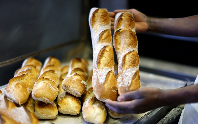 Baguette được người Pháp ưa chuộng và phổ biến khắp thế giới. Foodnk sẽ cùng bạn tìm hiểu nguyên liệu làm bánh mì Baguette của Pháp...