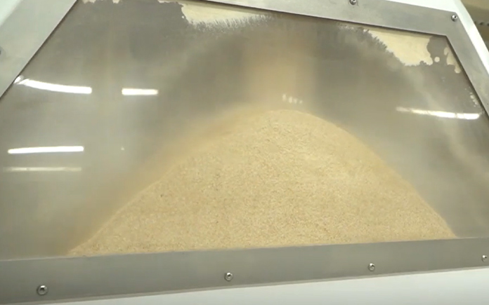 Quy trình sản xuất bột mì gồm có các công đoạn như kiểm tra nguyên liệu, sàng tạp chất, gia ẩm ủ ẩm, nghiền, sàng, phối trộn đóng gói