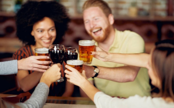 Rượu và bia là những loại đồ uống được lựa chọn cho mỗi dịp đặc biệt. Vậy bạn nghĩ giữa rượu và bia loại nào sẽ có ưu điểm nhiều hơn...