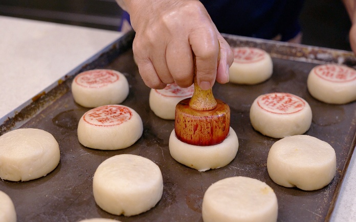 Bánh Pía là loại bánh đa dạng hương vị qua các nguyên liệu khác nhau. Vậy, Foodnk sẽ cùng bạn tìm hiểu về nguyên liệu làm bánh Pía nhé...