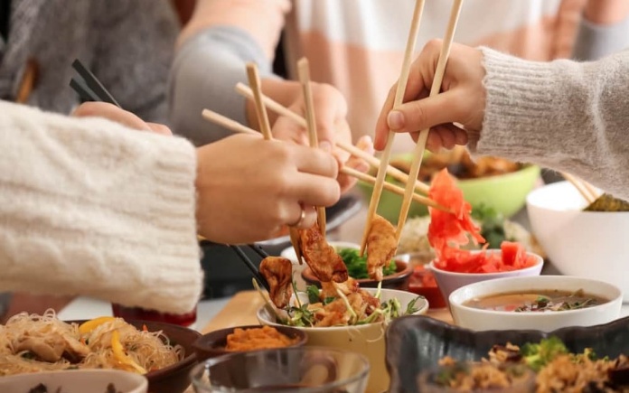 Singapore nổi tiếng nhất trong phong cách ẩm thực Zi Char và đã gây được nhiều chú ý. Foodnk sẽ cùng bạn tìm hiểu về phong cách ẩm thực này...