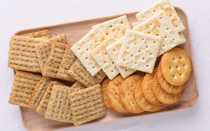 Bánh biscuit hay còn được gọi là bánh bích quy, hãy cùng tìm hiểu quy trình tạo nên những chiếc bánh biscuit đẹp mắt này nhé!