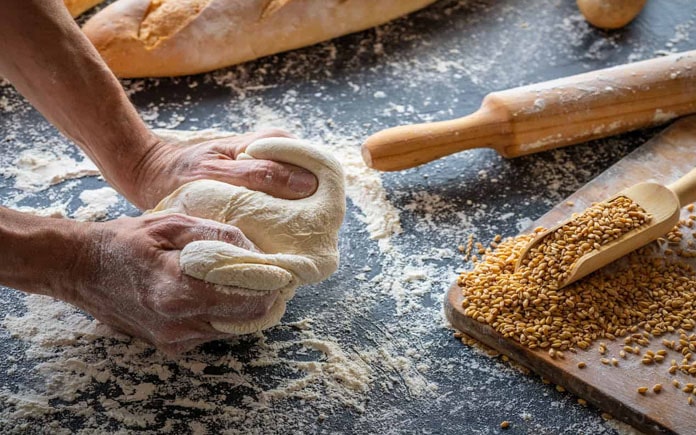 Bánh biscuit hay còn được gọi là bánh bích quy, hãy cùng tìm hiểu quy trình tạo nên những chiếc bánh biscuit đẹp mắt này nhé!