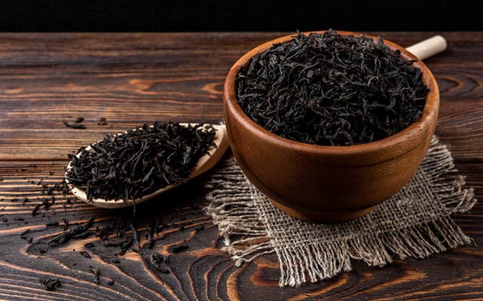 Trà đen có chứa hàm lượng caffeine cao. Qua bài viết này, hãy cùng Foodnk tìm hiểu về quy trình sản xuất trà đen truyền thống nhé!