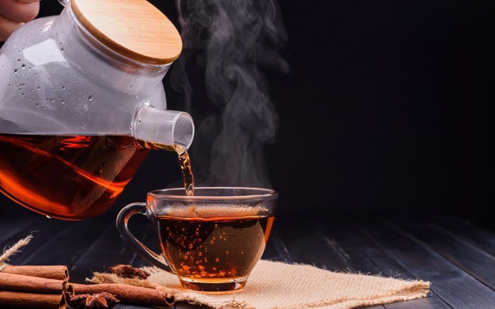 Trà đen có chứa hàm lượng caffeine cao. Qua bài viết này, hãy cùng Foodnk tìm hiểu về quy trình sản xuất trà đen truyền thống nhé!