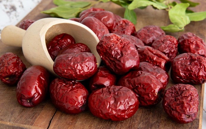 Táo tàu là loại trái cây có hàm lượng giá trị dinh dưỡng cao. Hãy cùng Foodnk tìm hiểu về loại quả này có gì đặc biệt nhé!